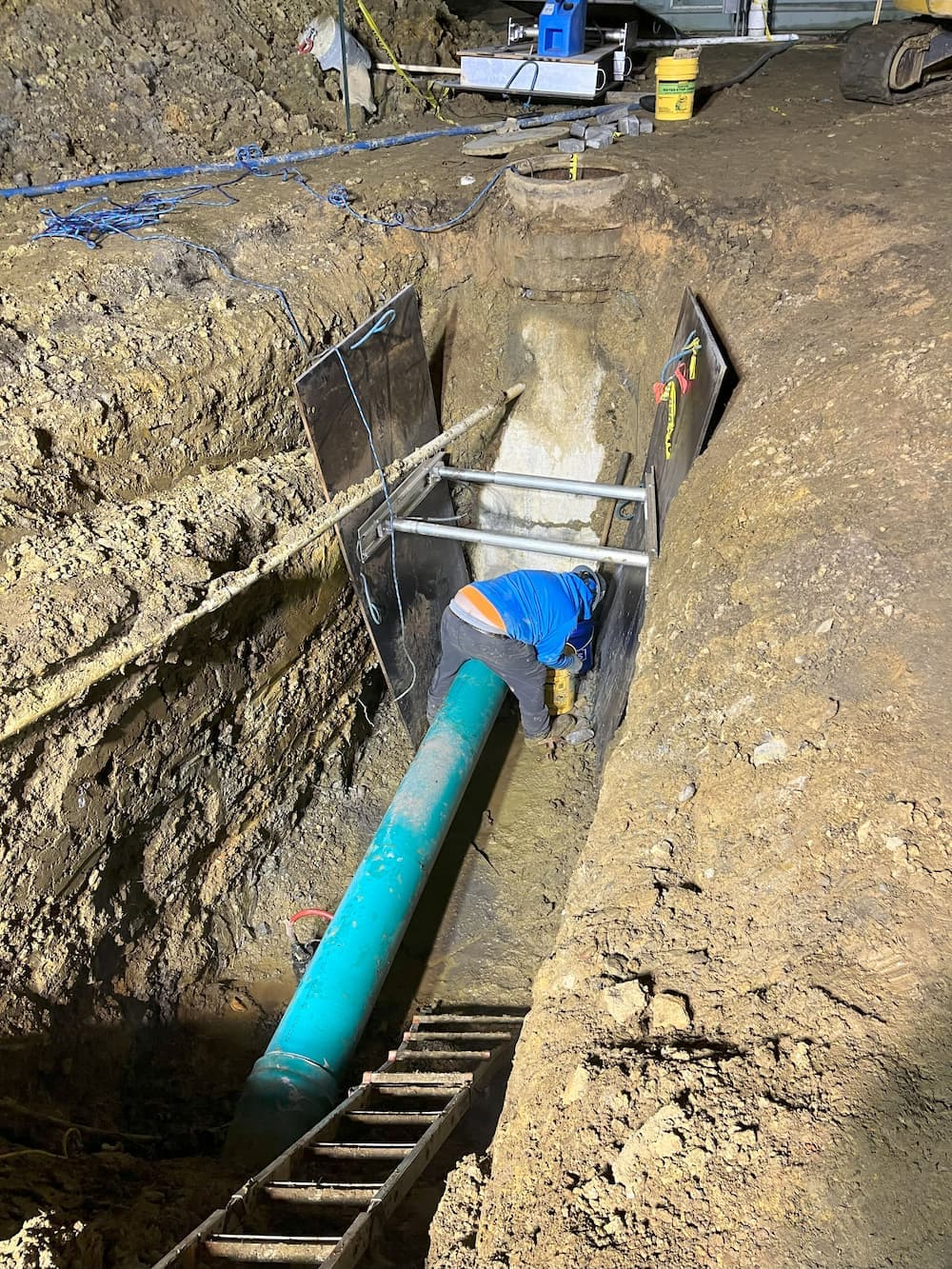 Auger screen equipment